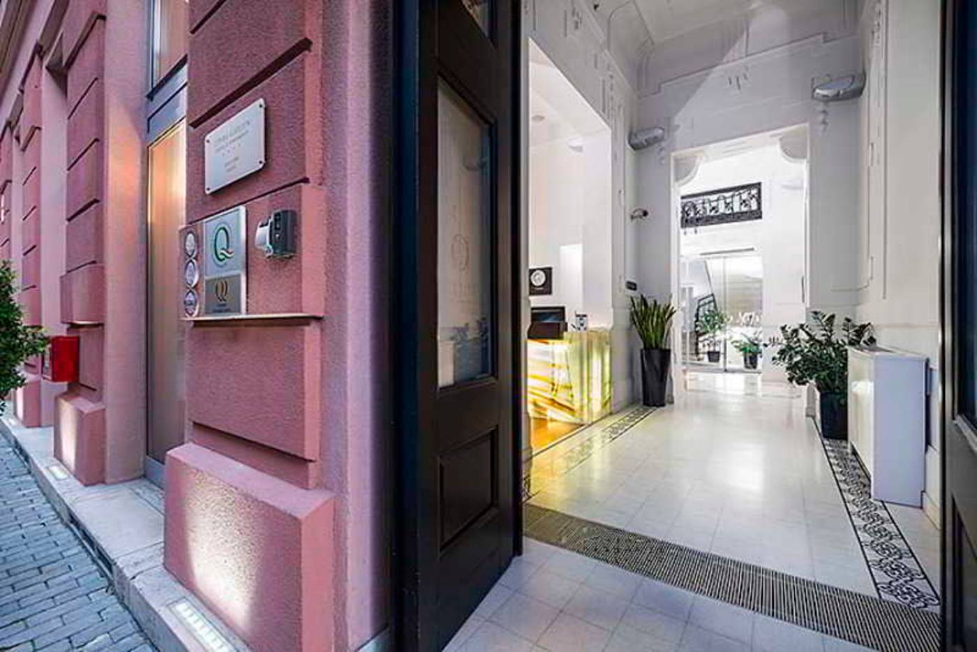 Opera-Garden---Apartments-Hotel-Lobby-10