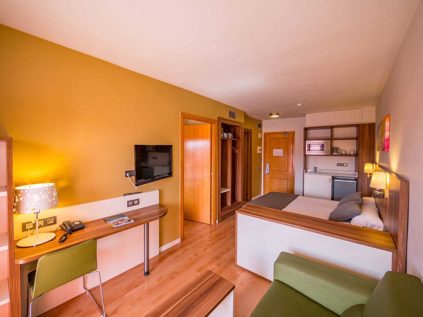 Golden-Avenida-Family-Suites-Room-24