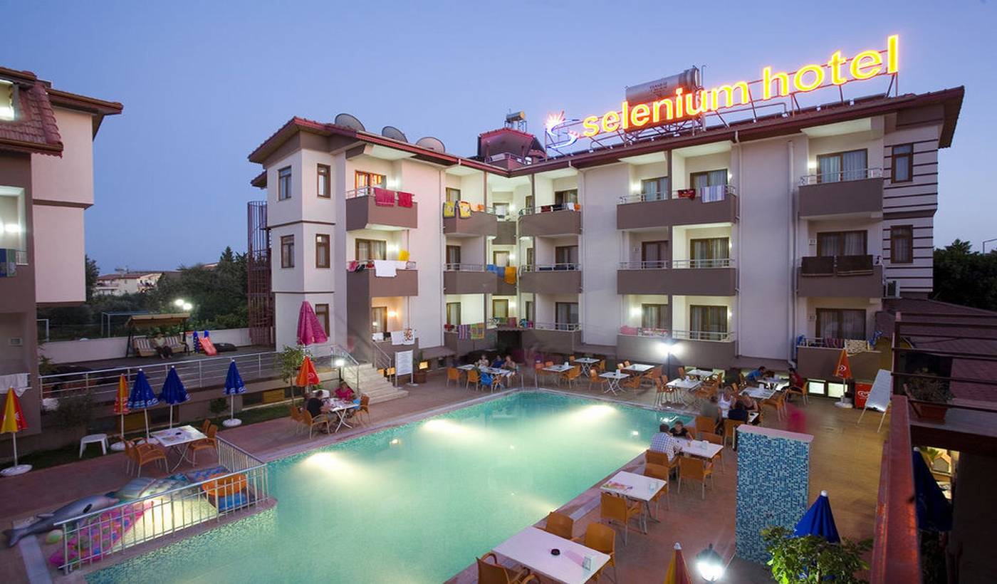 Selenium-Hotel-Pool-5