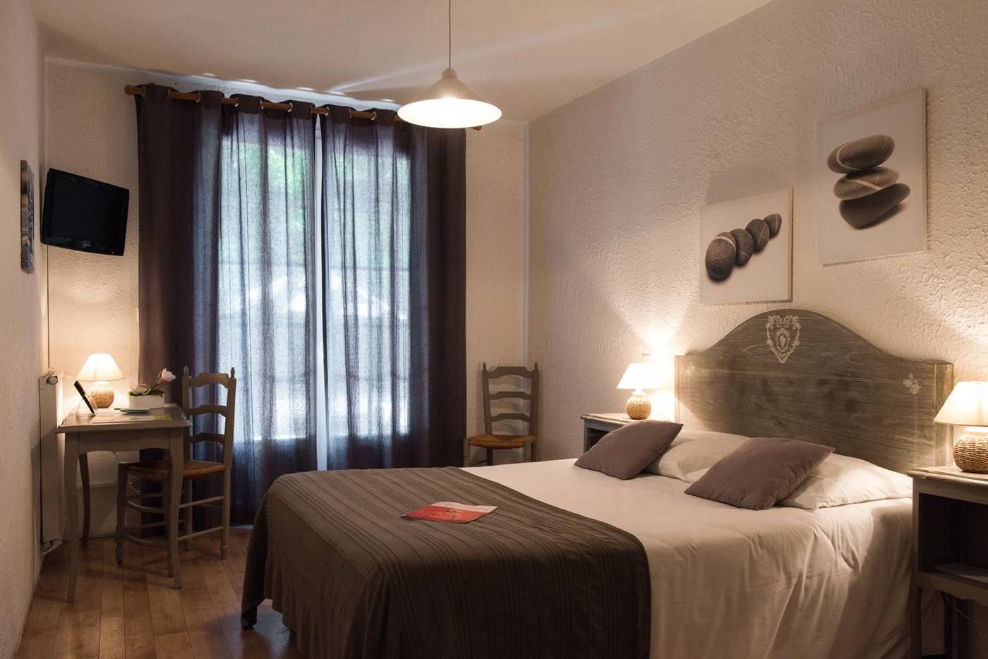 Logis Hôtel Castel Mouisson-France-Barbentane-Room-8