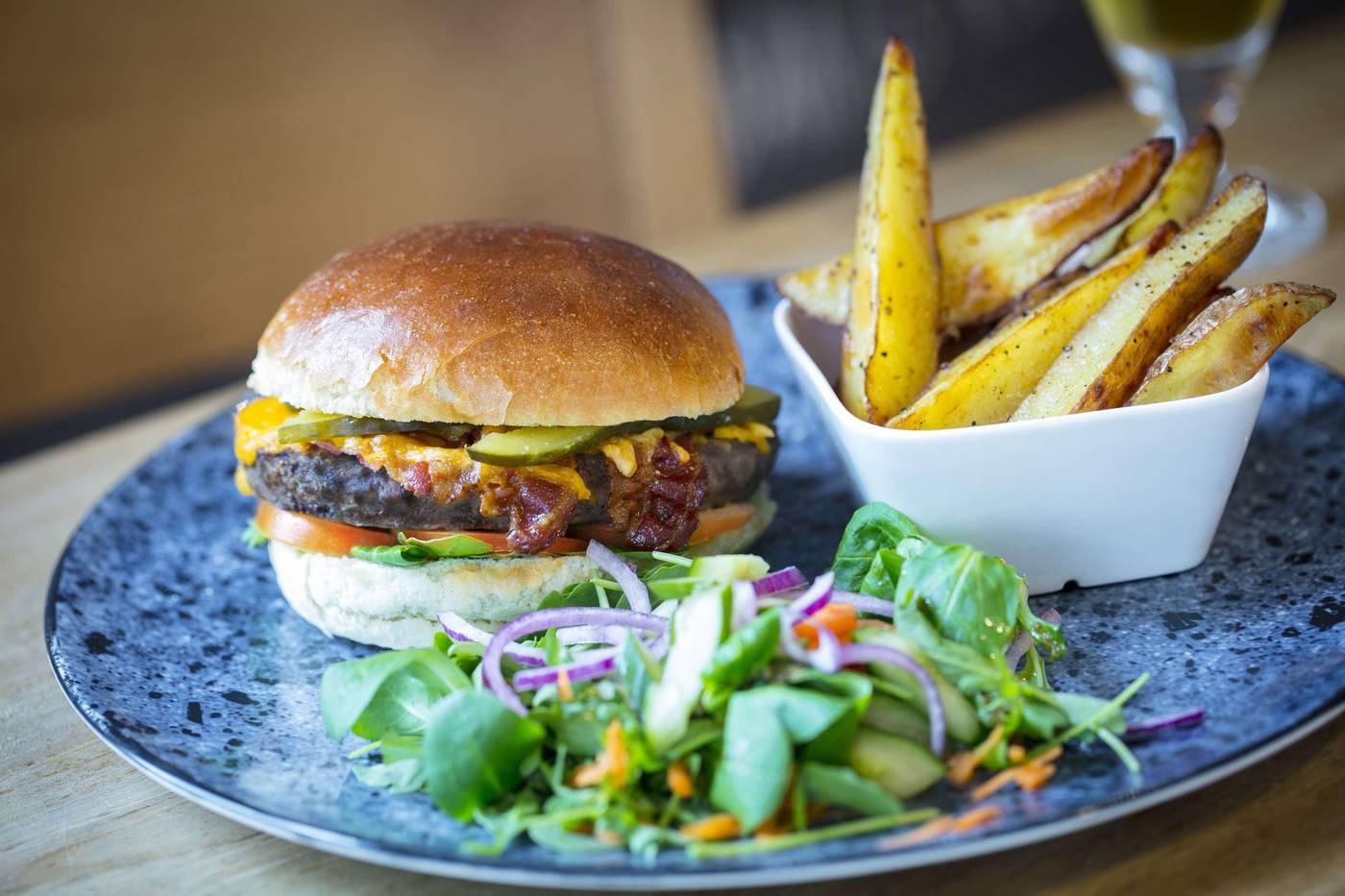 Hampton-by-Hilton-Amsterdam-Airport-Schiphol-Restaurant-26