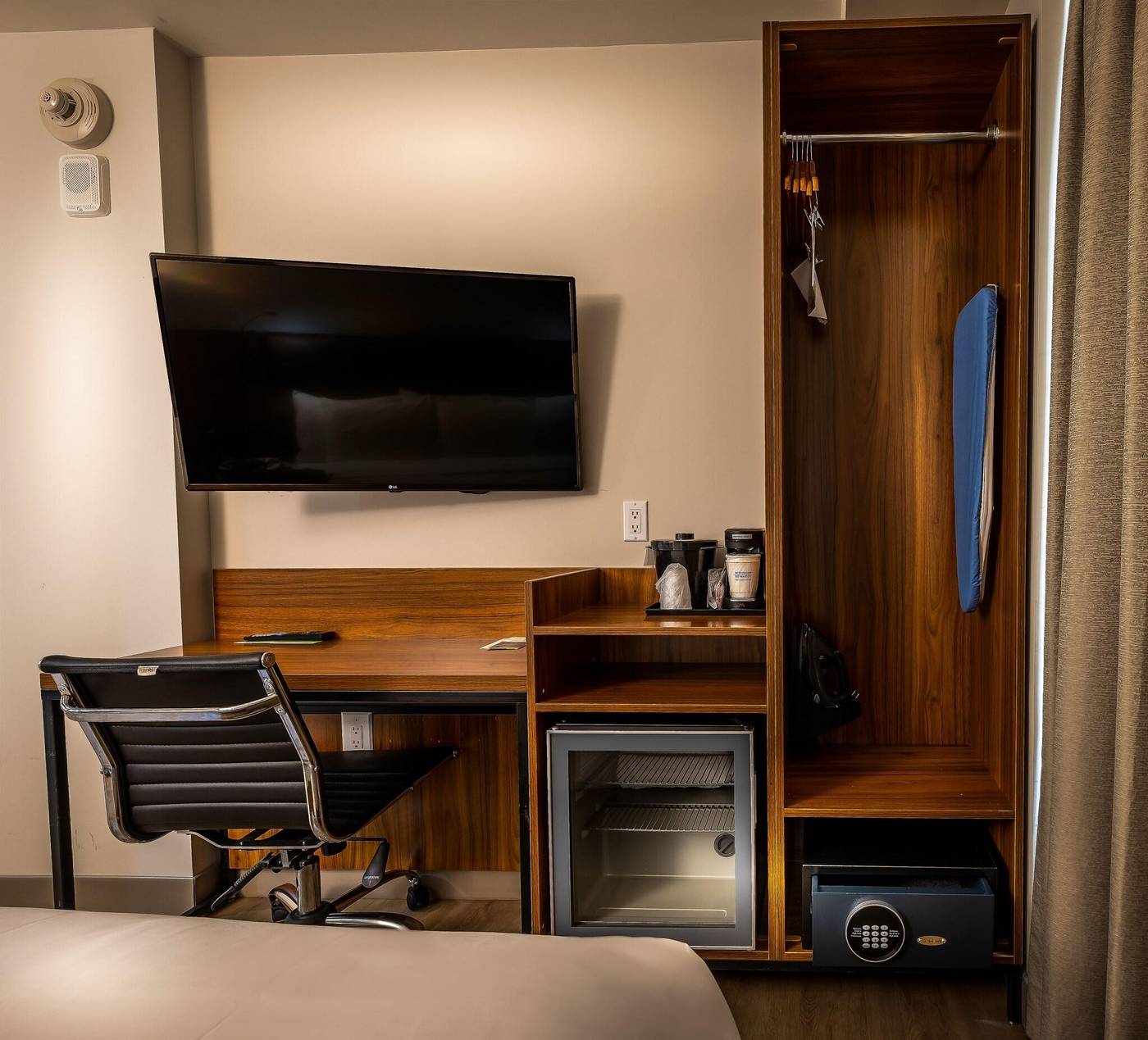 La-Quinta-Inn-and-Suites-Times-Square-South-Room-36