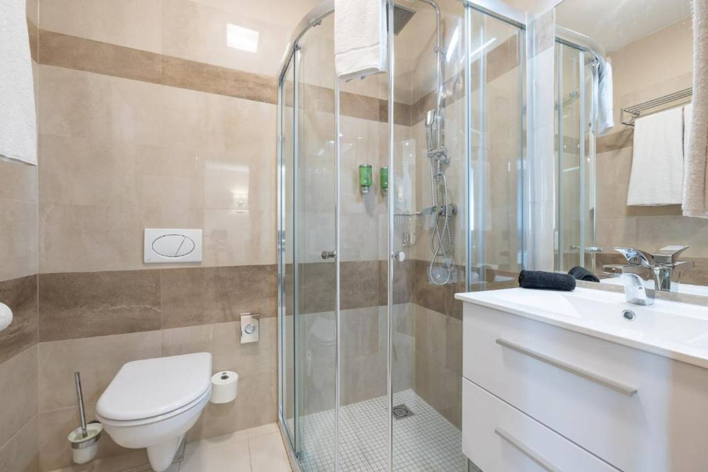 Silver-Crown-Hotel---Residence--Palace-Quarter-Room-53