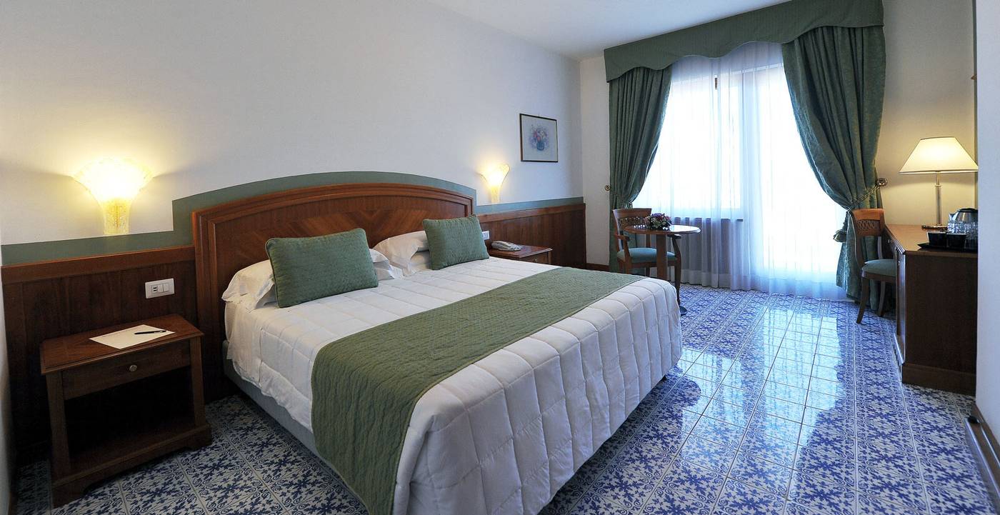 Grand-Hotel-Cesare-Augusto-Room-17