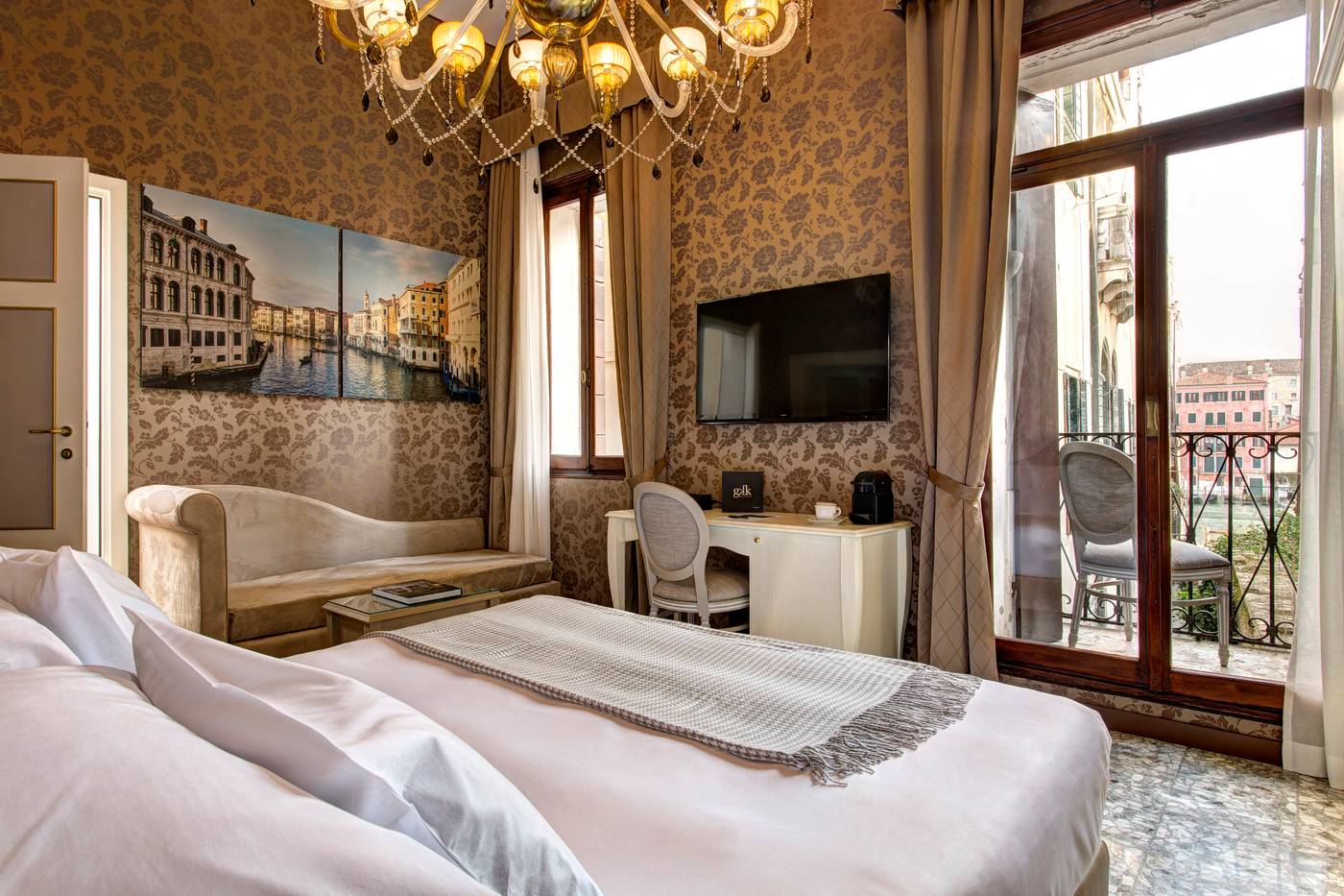 Gkk-Exclusive-Private-Suites-Venice-Room-7