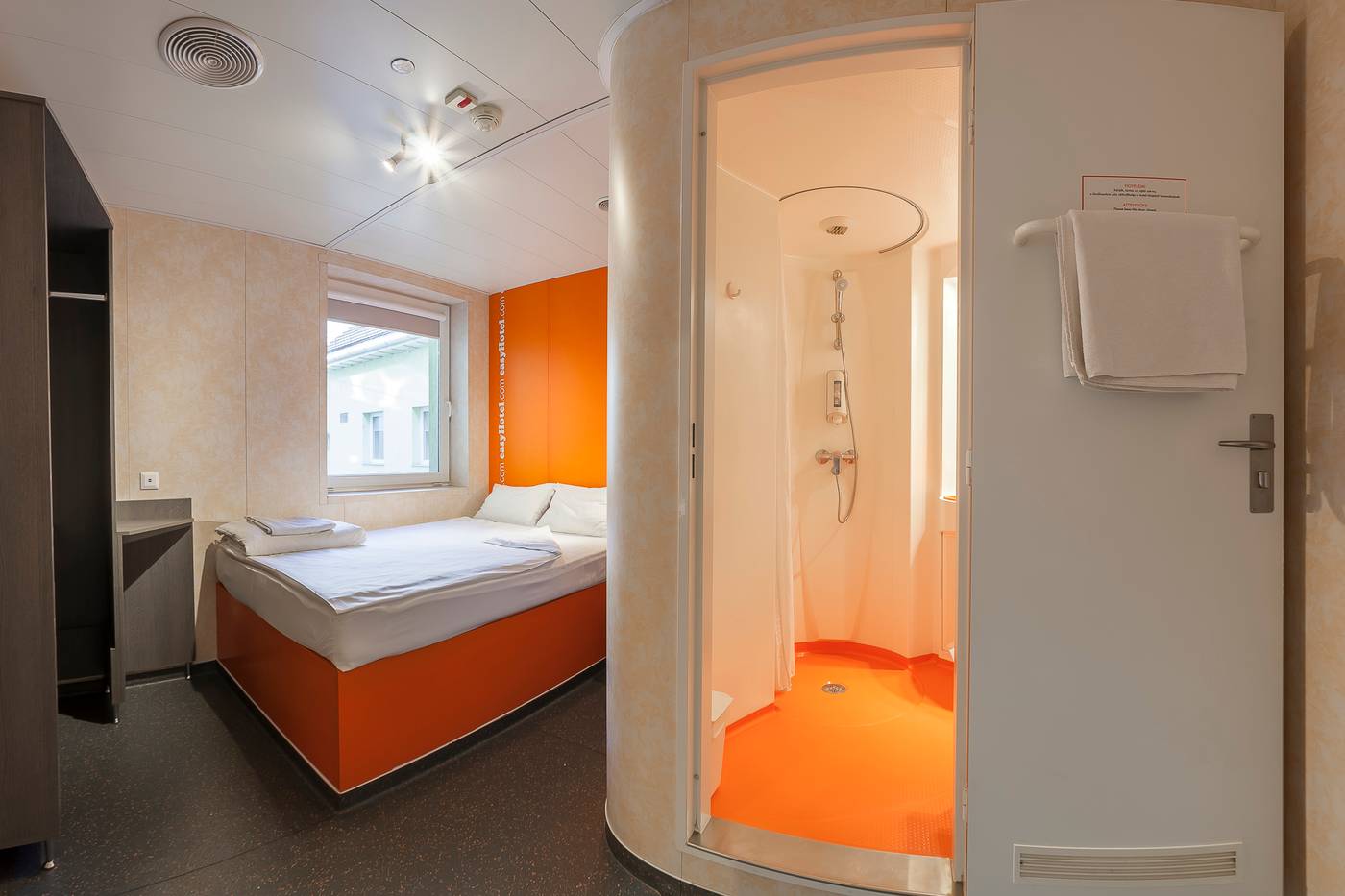 Easyhotel-Budapest-Oktogon-Room-10