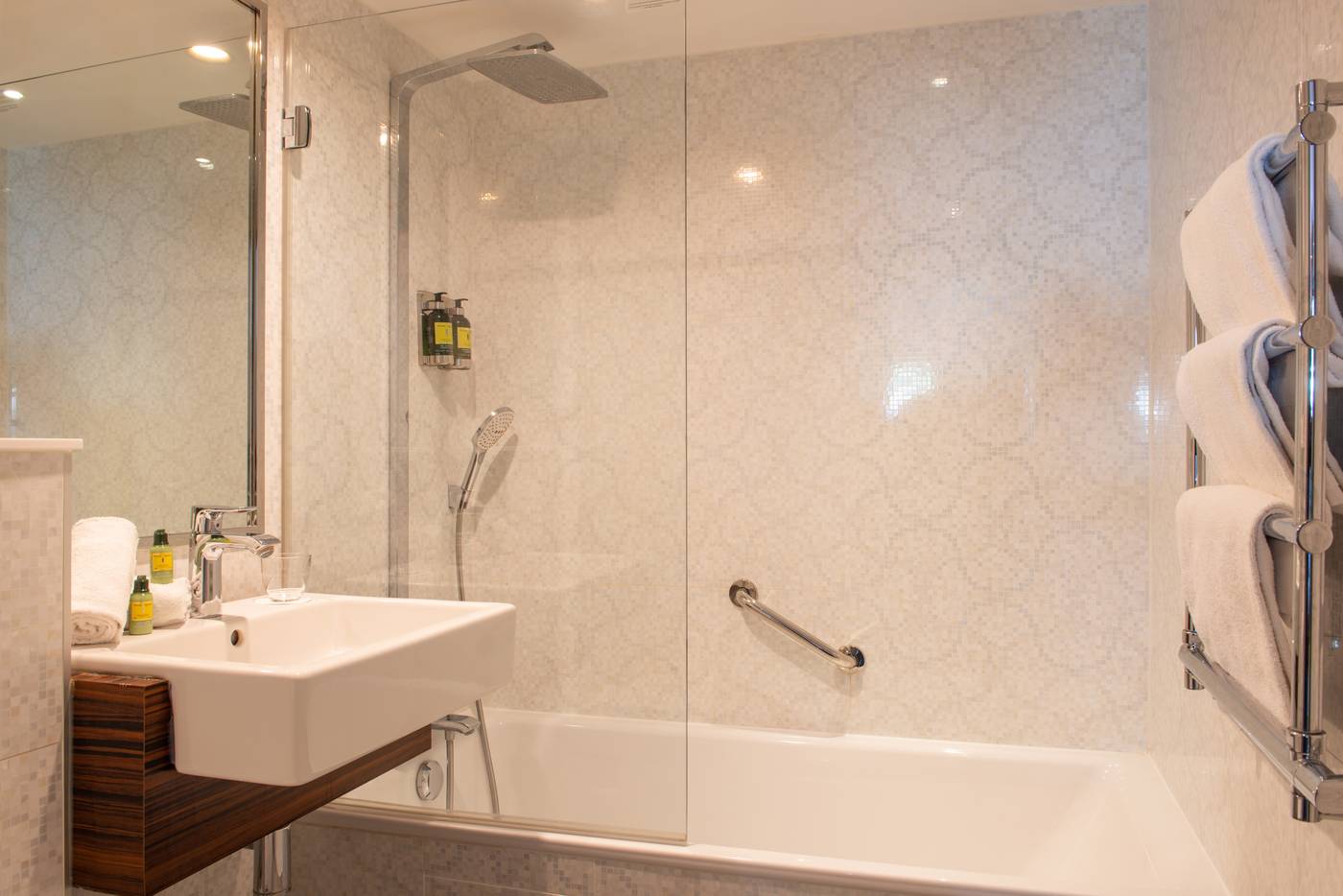 Le-Parisis-Hotel-Room-25