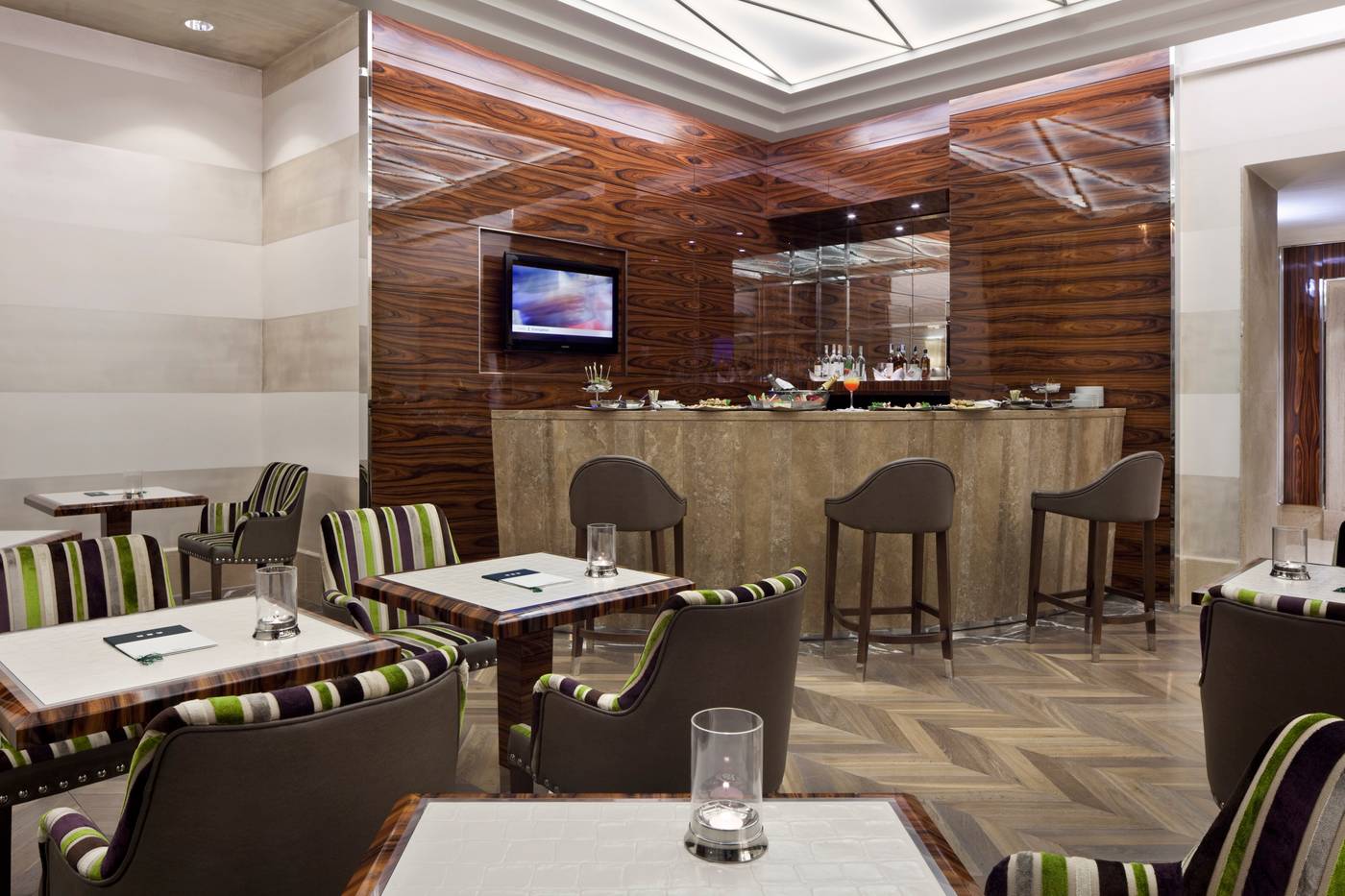 Unahotels-Deco-Roma-Bar-11