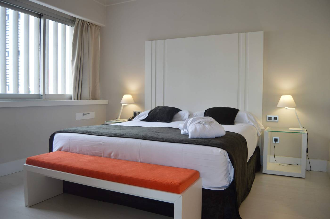 Weare-Chamartin-Room-9