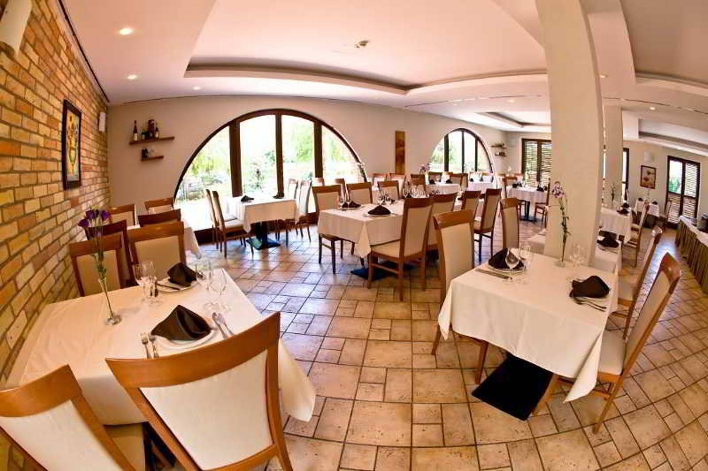 Budapest-Airport-Hotel-Stacio-Superior-Wellness-Restaurant-17