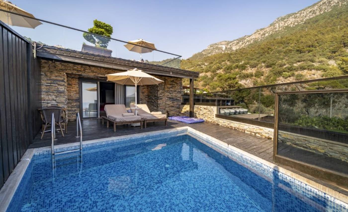 Manaspark-Deluxe-Hotel-Room-12