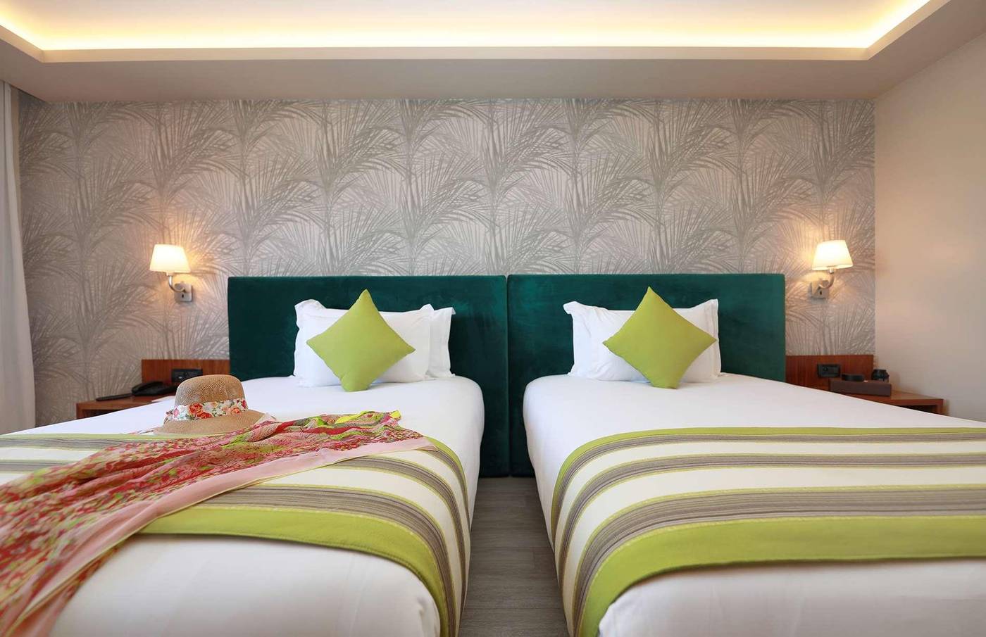 Kenzi-Rose-Garden-Room-20