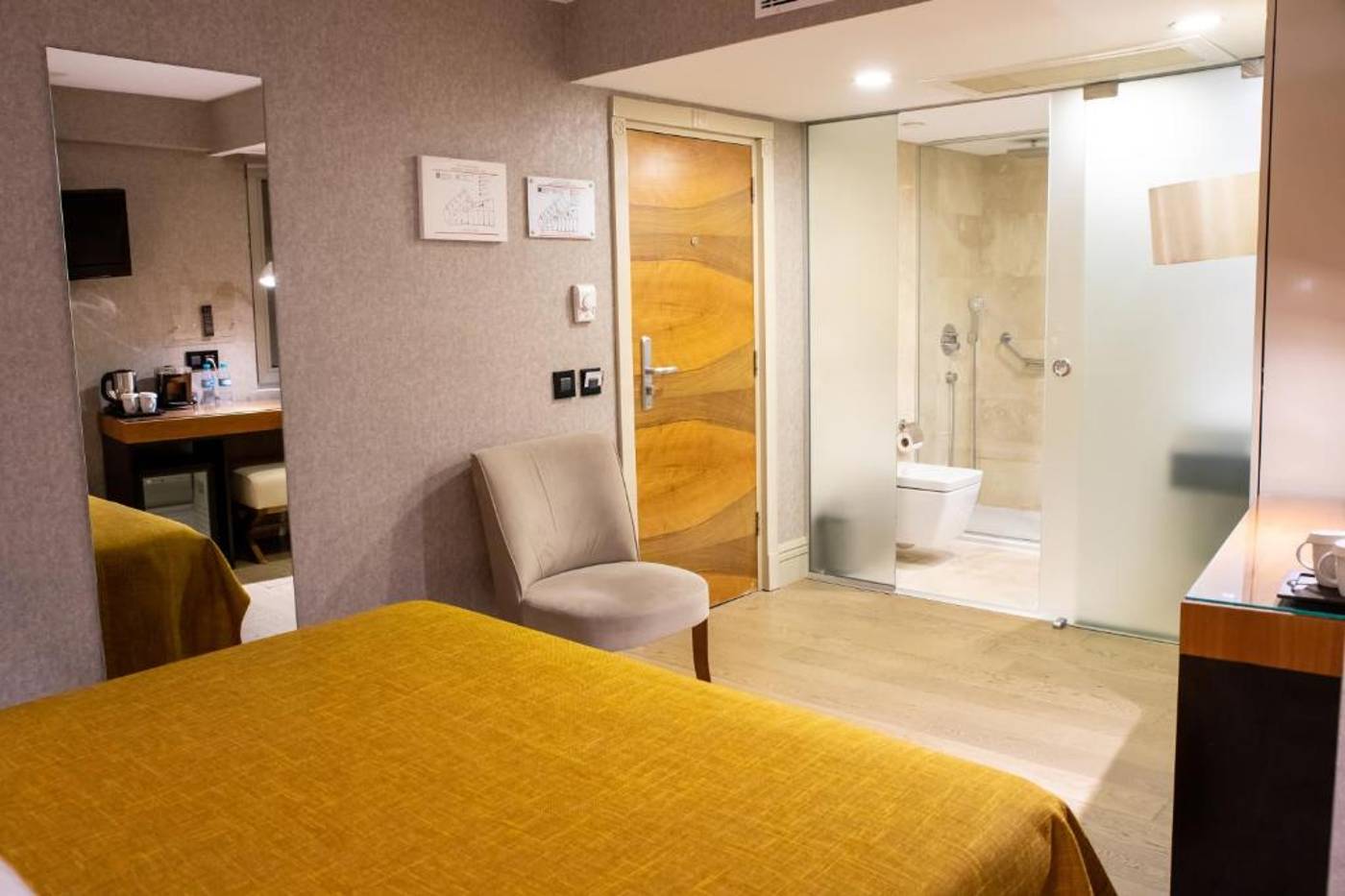 Ramada-Istanbul-Grand-Bazaar-Room-40