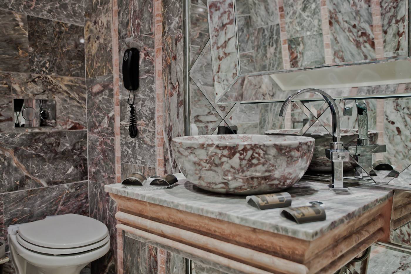 Royal-Castle-Room-42