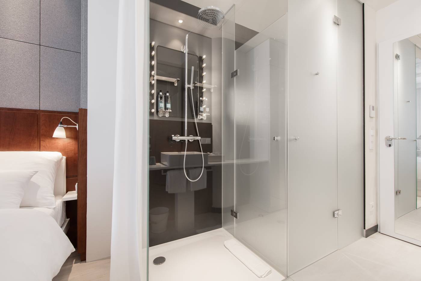 Ruby-Lilly-Hotel-Room-19