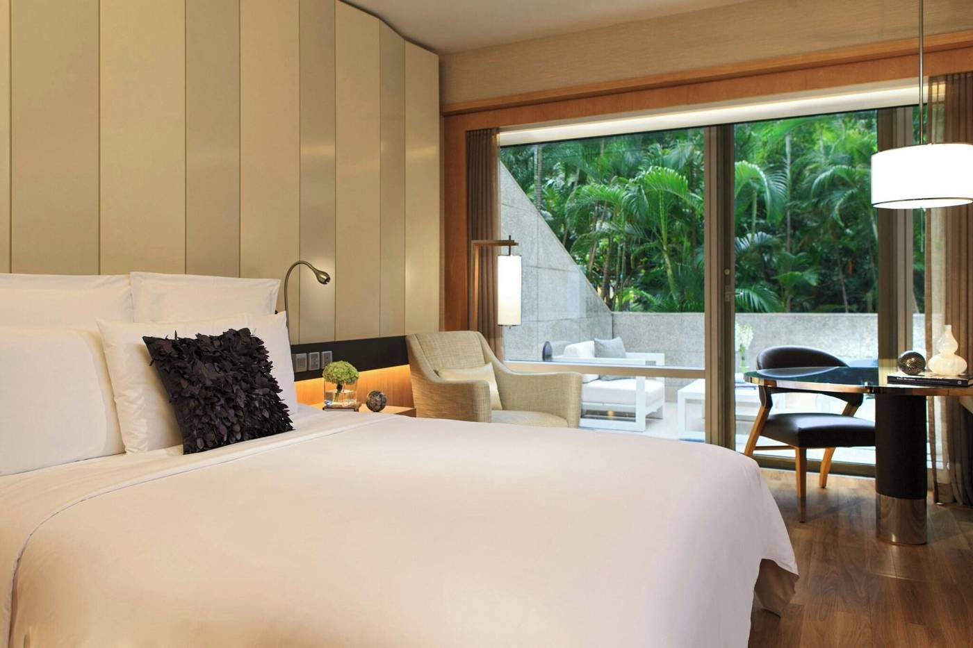 Renaissance-Hong-Kong-Harbour-View-Hotel-Room-39