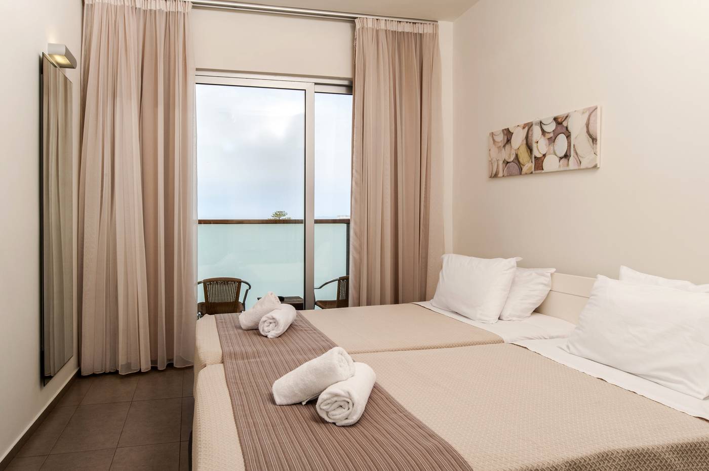 Atlantis-City-Hotel-Room-1