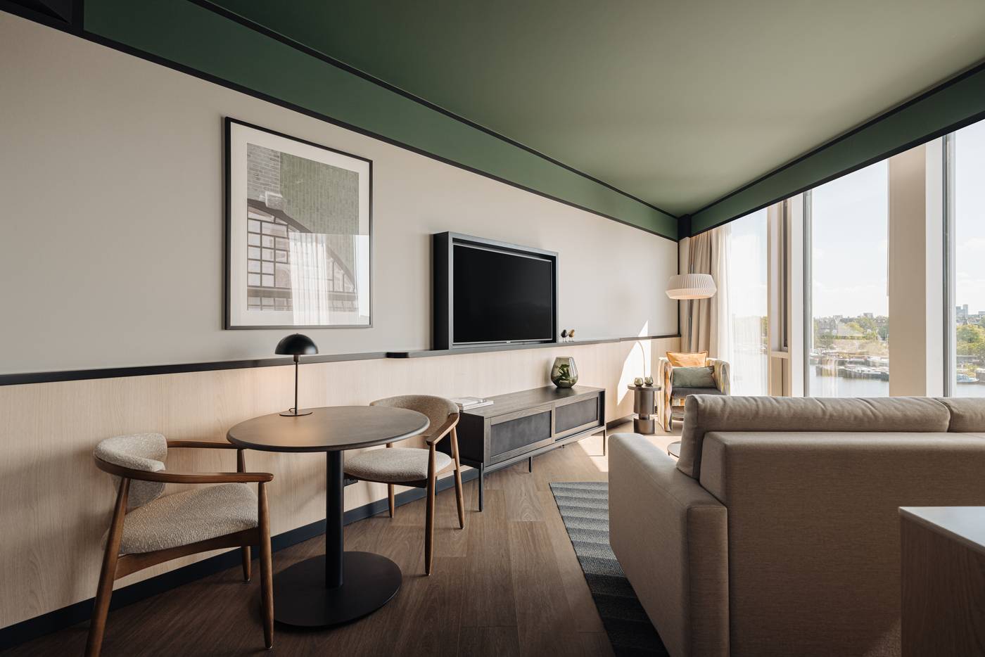 DoubleTree-by-Hilton-Amsterdam-Centraal-Station-Room-51