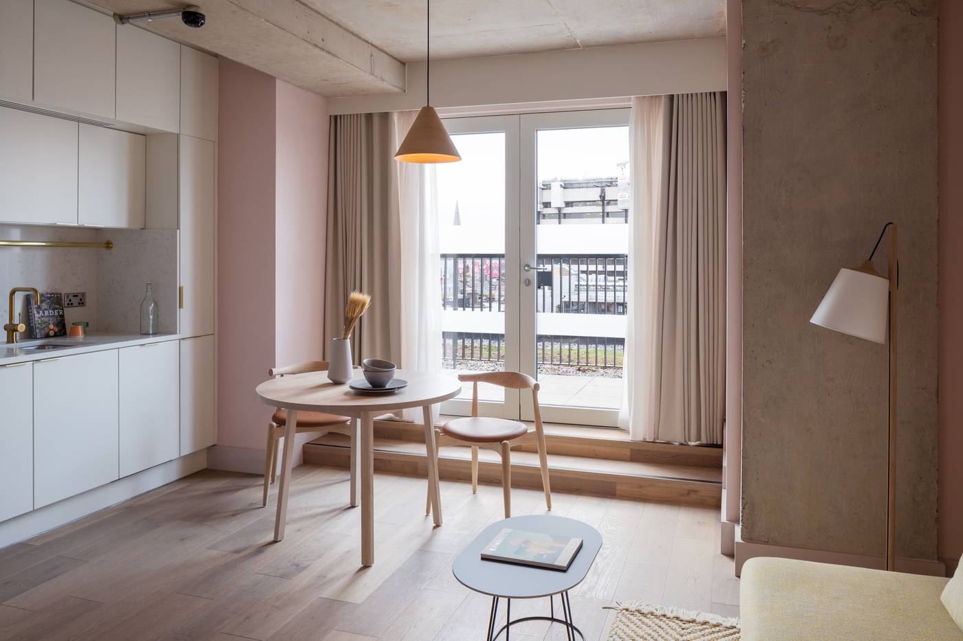 Zanzibar-Locke--Ha-Penny-Bridge-Room-6