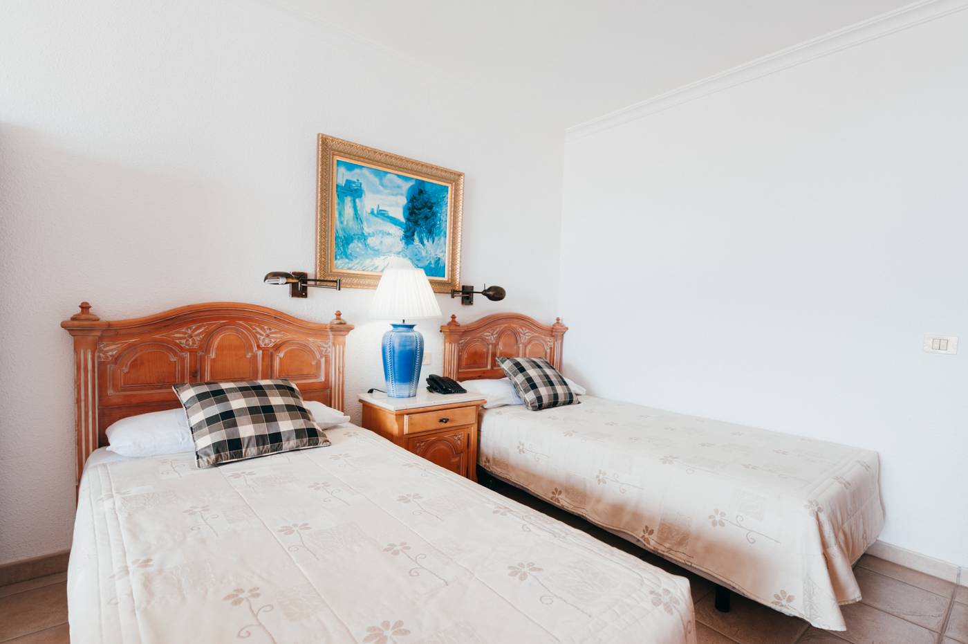 ONA-Beverly-Hills-Room-24