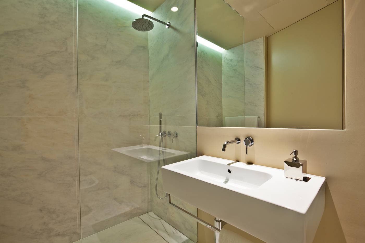 Lisbon-Five-Stars-Apartments-8-Building-Lobby-29