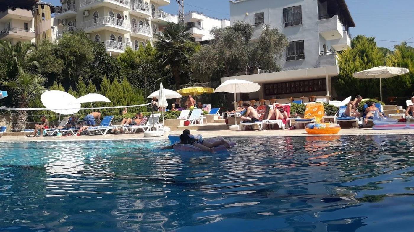 Tuntas-Family-Suites-Kusadasi-Pool-17