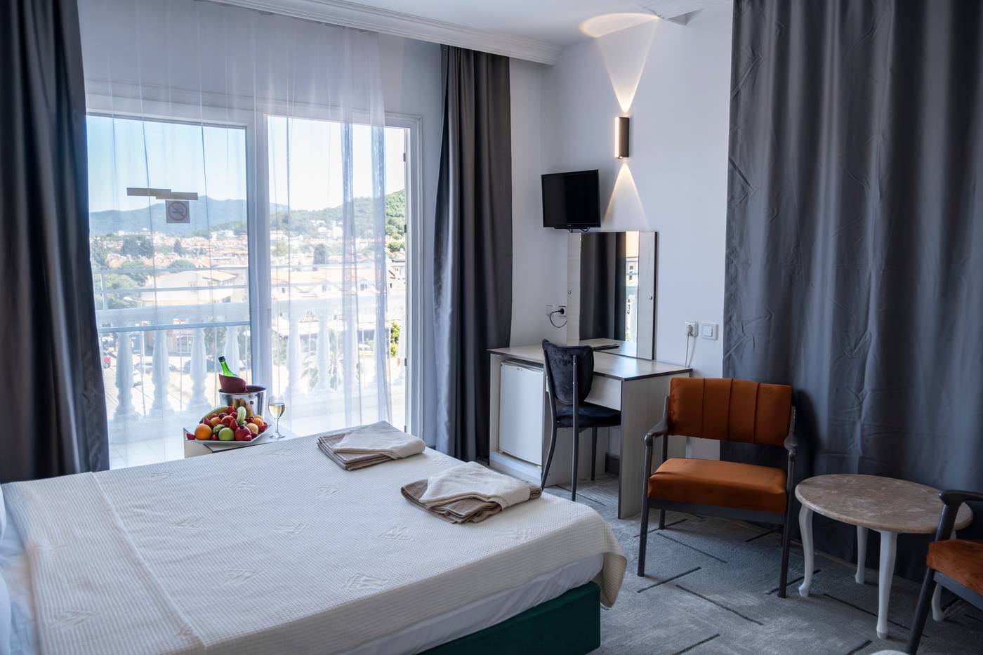 Mustis-Royal-Plaza-Room-13