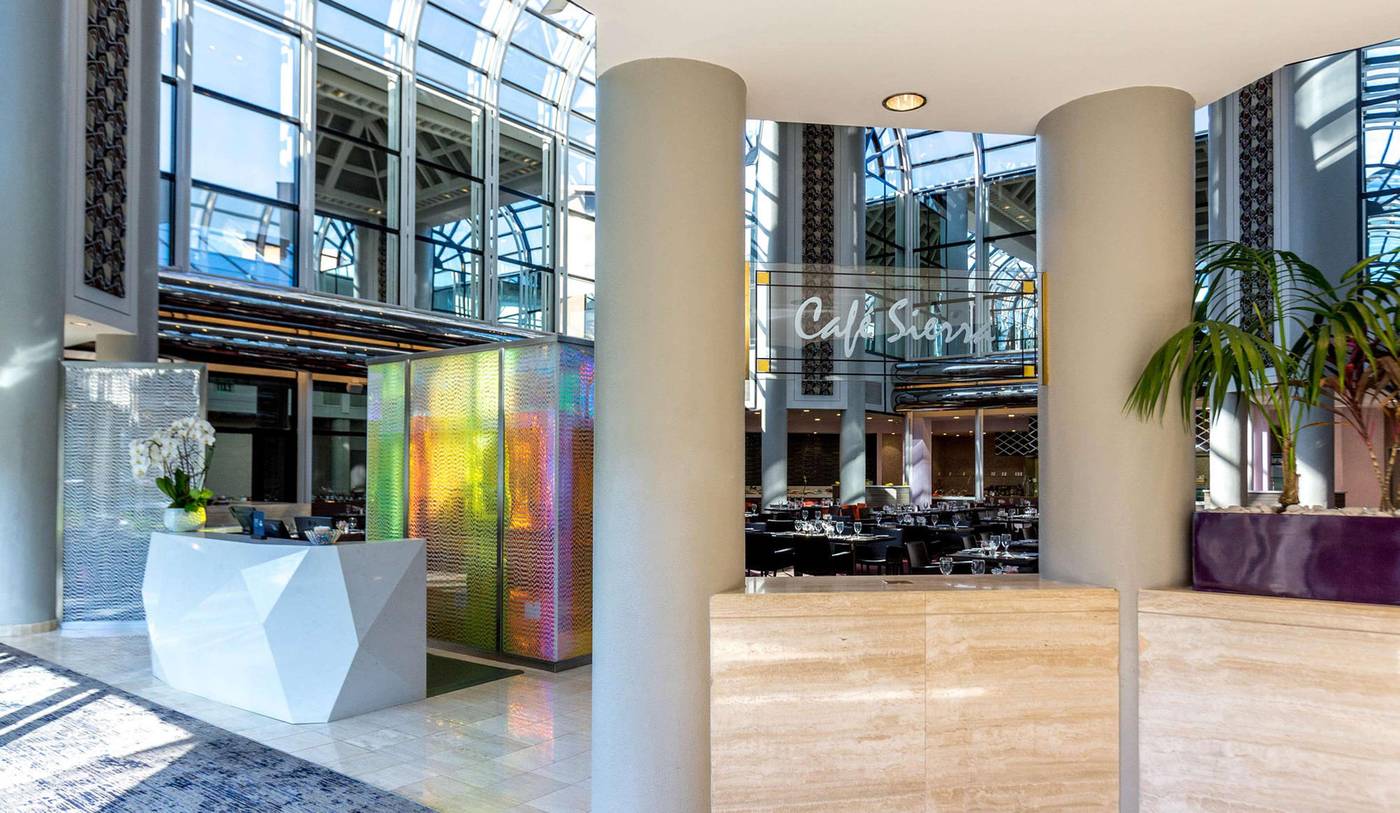 Hilton-Los-Angeles-Universal-City-Restaurant-14