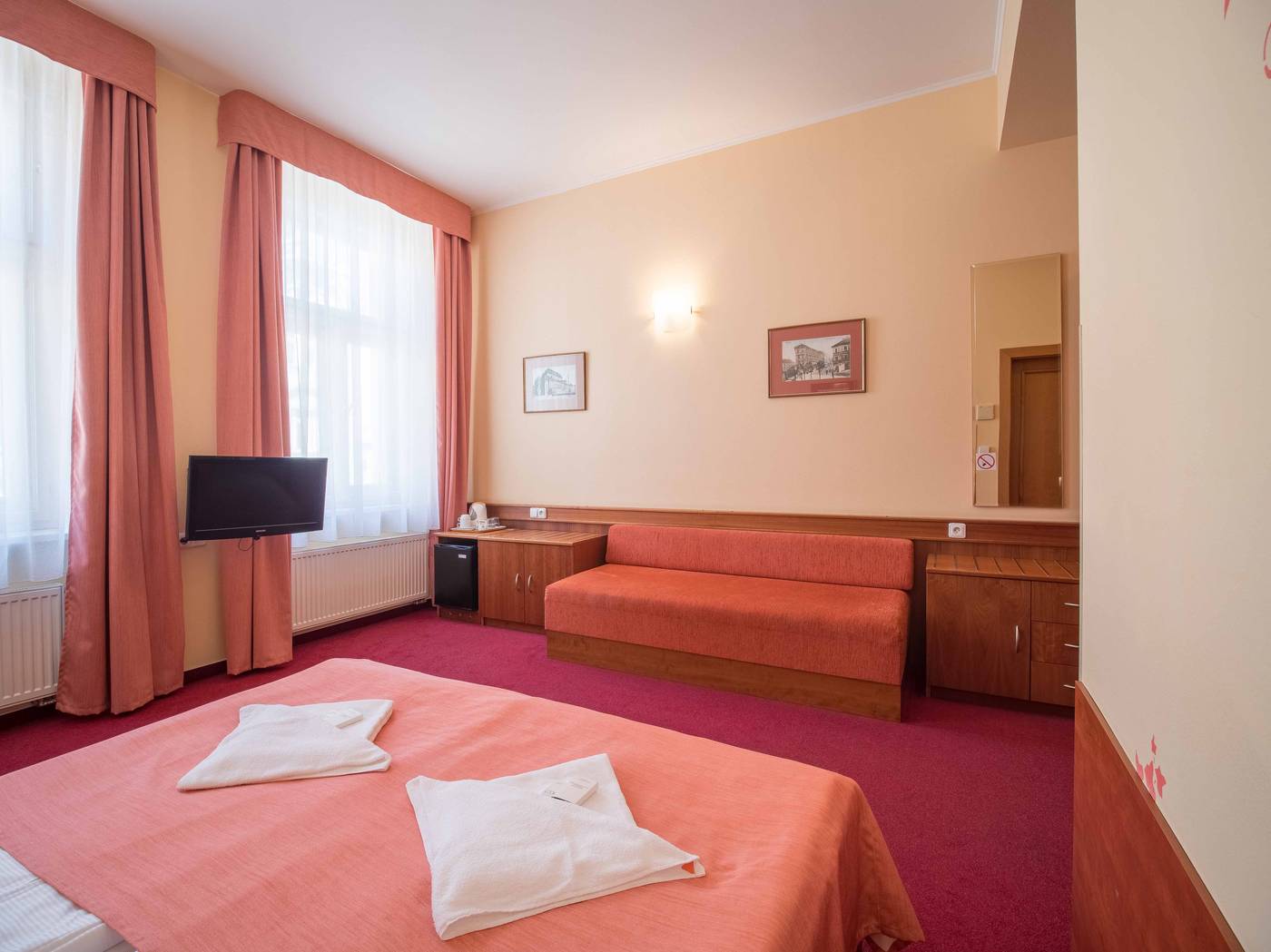 Alton-Prague-Room-8
