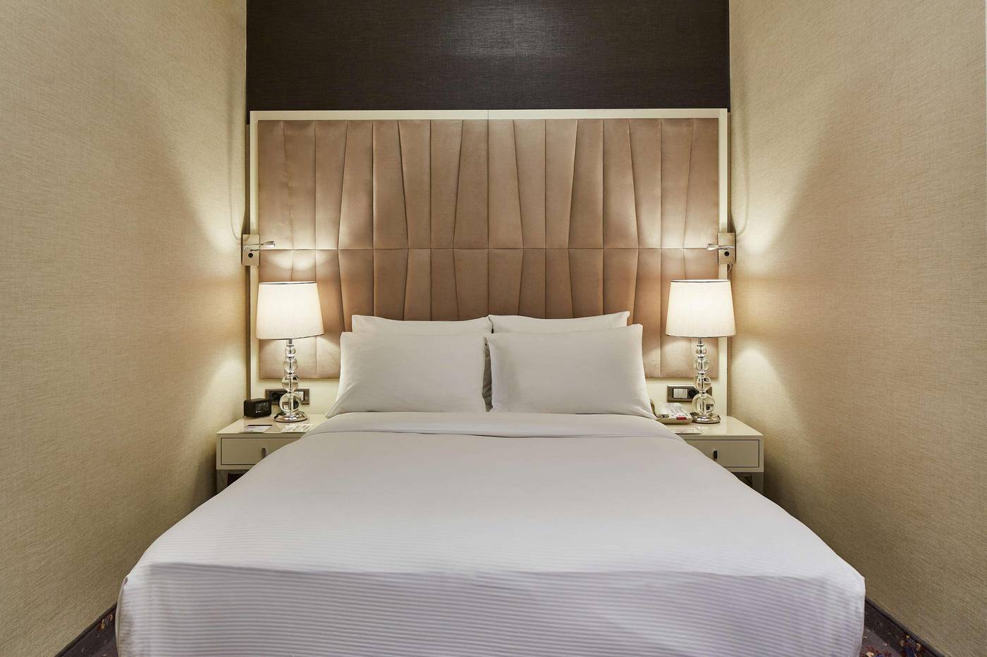 DoubleTree-By-Hilton-Izmir-Alsancak-Room-32