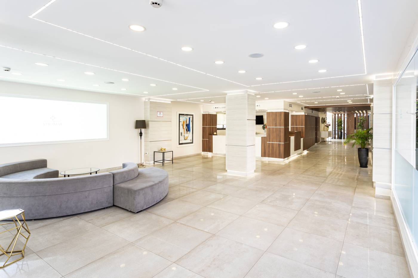 Aparthotel-Veramar-Lobby-62