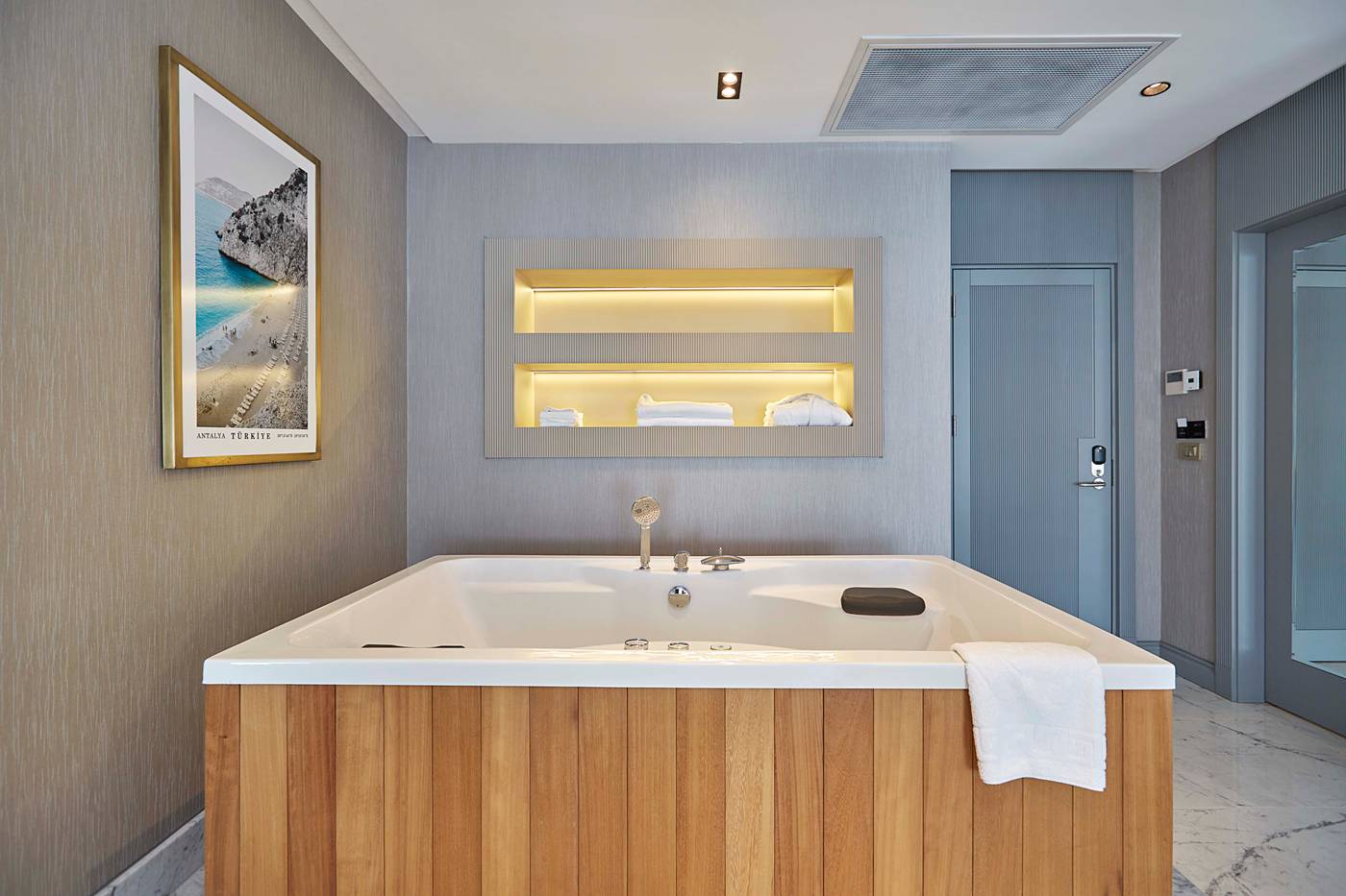 The-Hubi-Hotel-Room-22