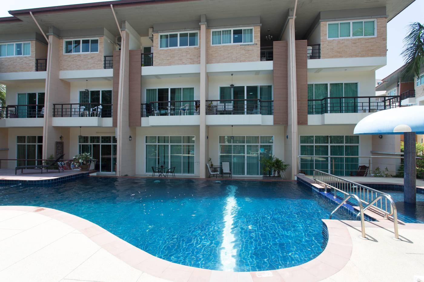 The-Beach-Boutique-House-Pool-4