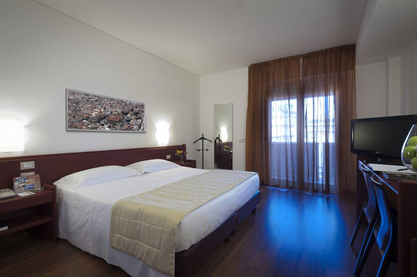 Astoria-Palace-Hotel-Room-13