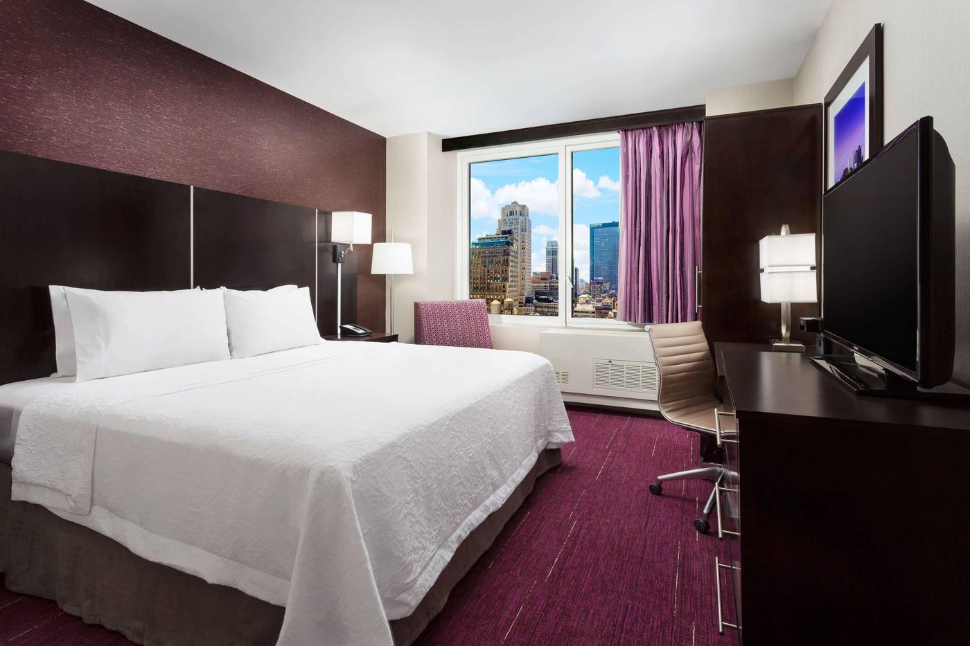 Hampton-Inn-Manhattan-Times-Square-Central-Room-2