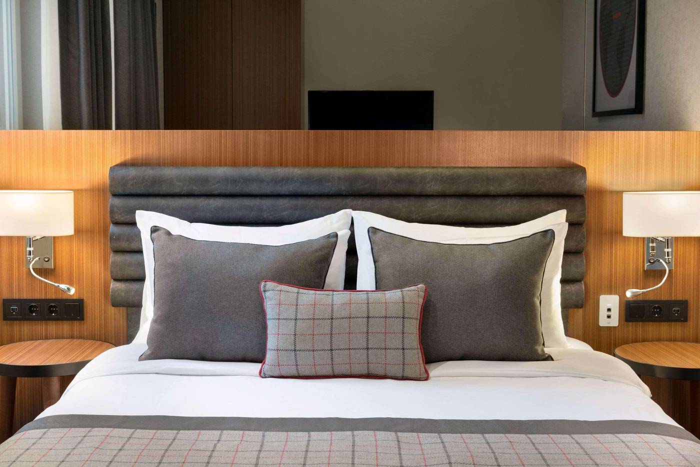 Ramada-By-Wyndham-Budapest-City-Center-Room-15