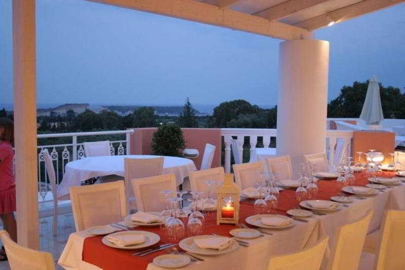 Belvedere-Gerakas-Lux--Suites-Restaurant-24