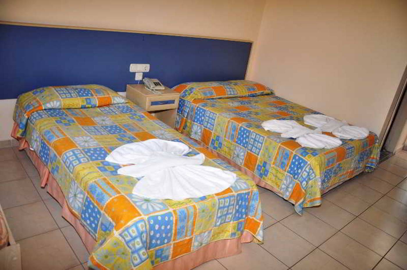 Montebello-Deluxe-Hotel-Room-20