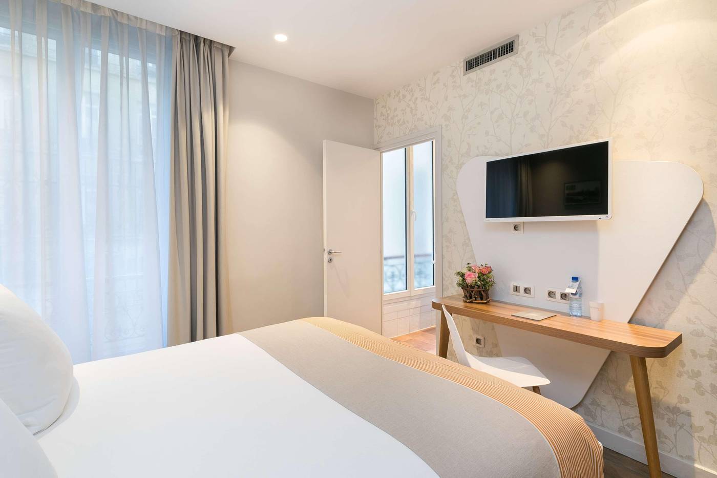 Hotel-Magenta-38-by-HappyCulture-Room-5