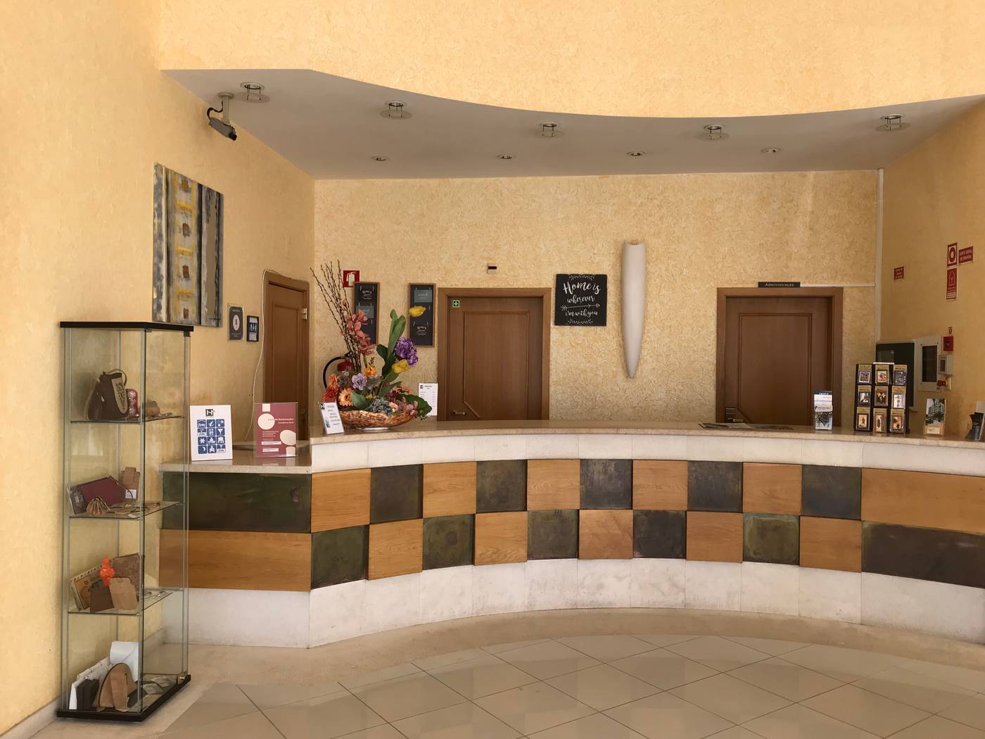 Francis-Portugal-BEJA-Lobby-6