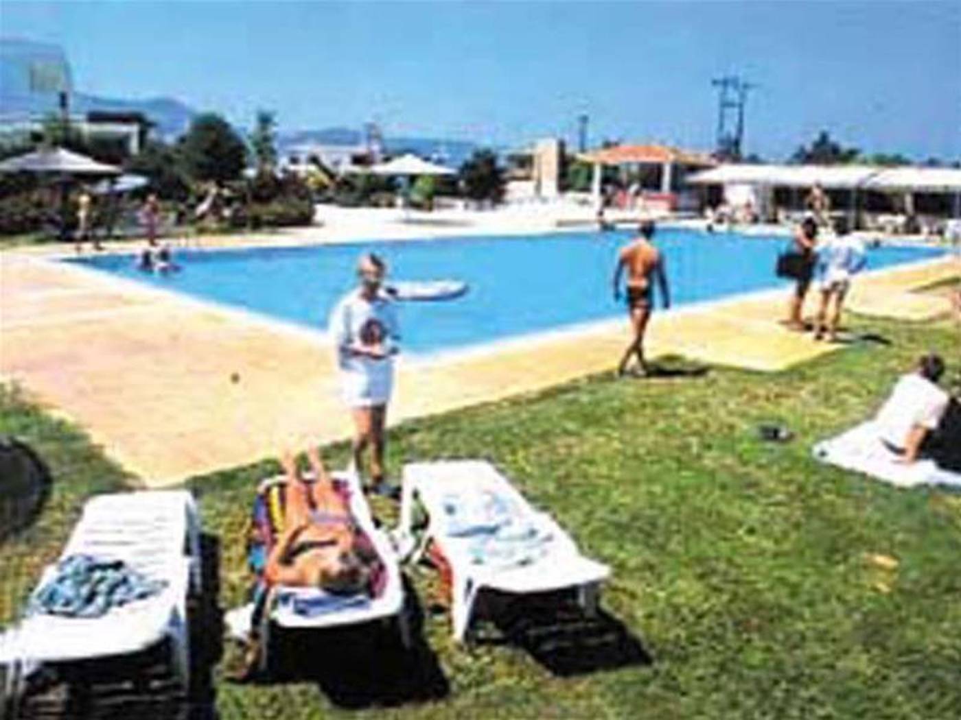 Lambi-Pool-8