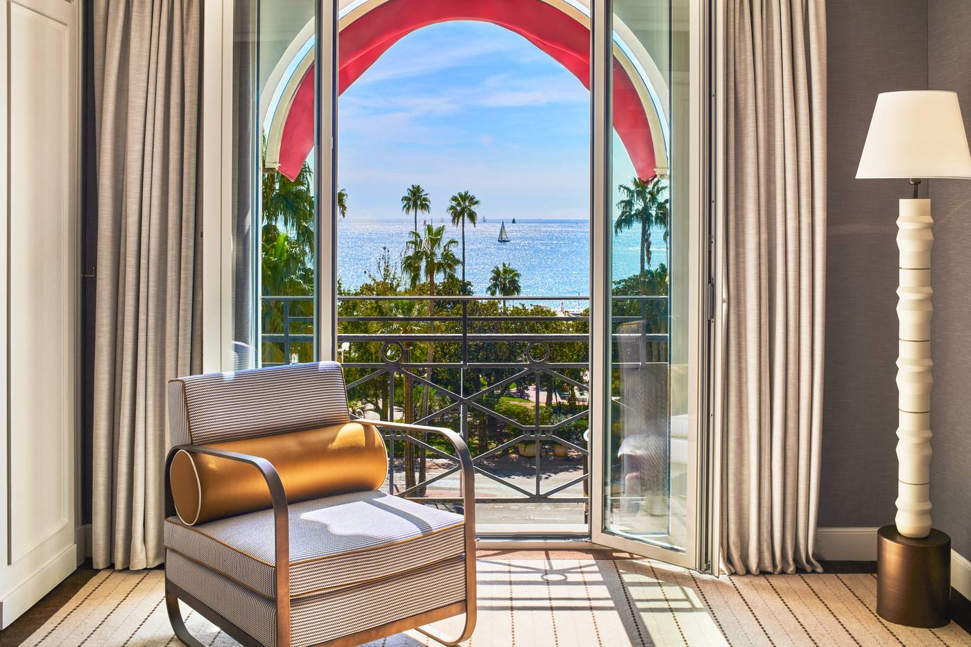 H----tel-Barri----re-Le-Majestic-Cannes-Room-86