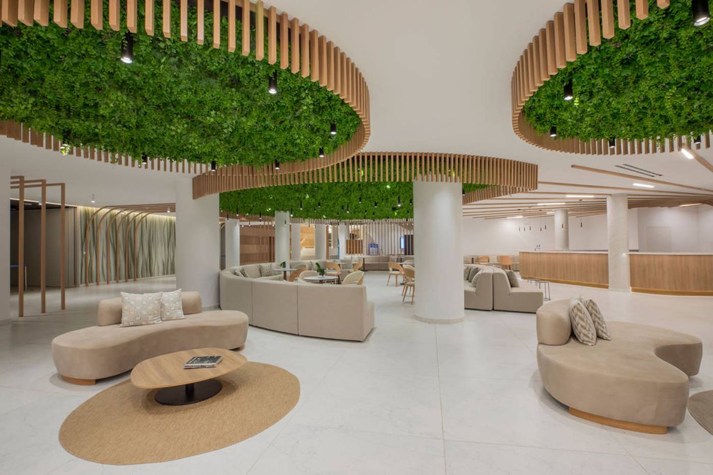 Golden-Coast-Hotel-and-Bungalows-Bar-15