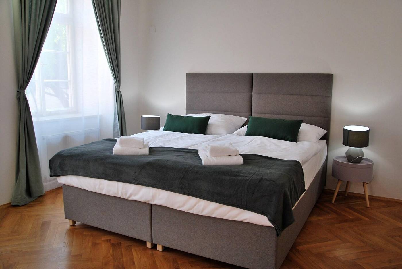 Boutique-Apartments-White-Swan-Room-46