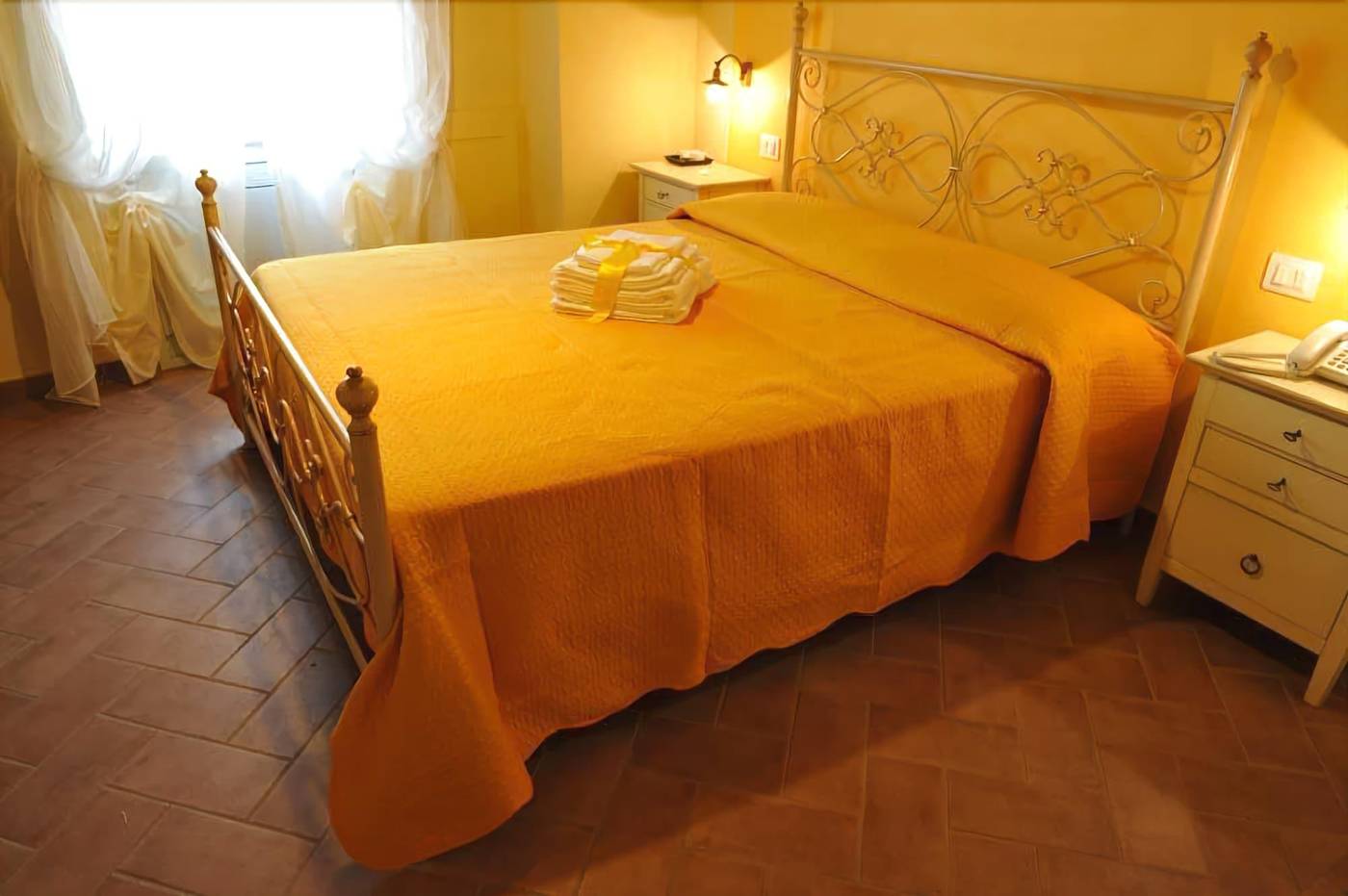 Bed & Breakfast Viziottavo-Italy-CASTIGLION FIORENTINO-Room-8