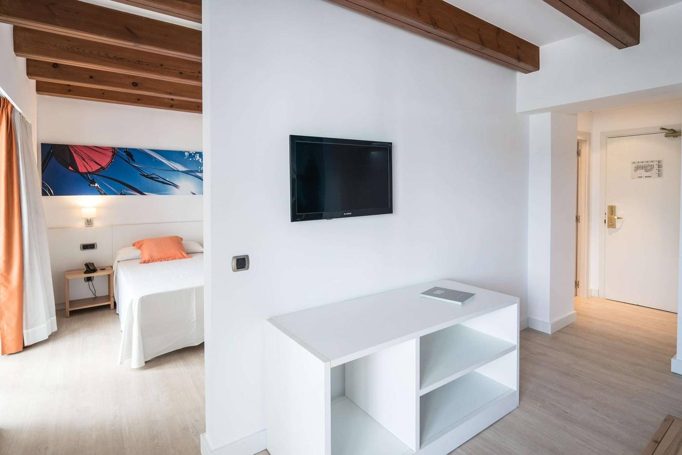 THB-Ocean-Beach-Room-29