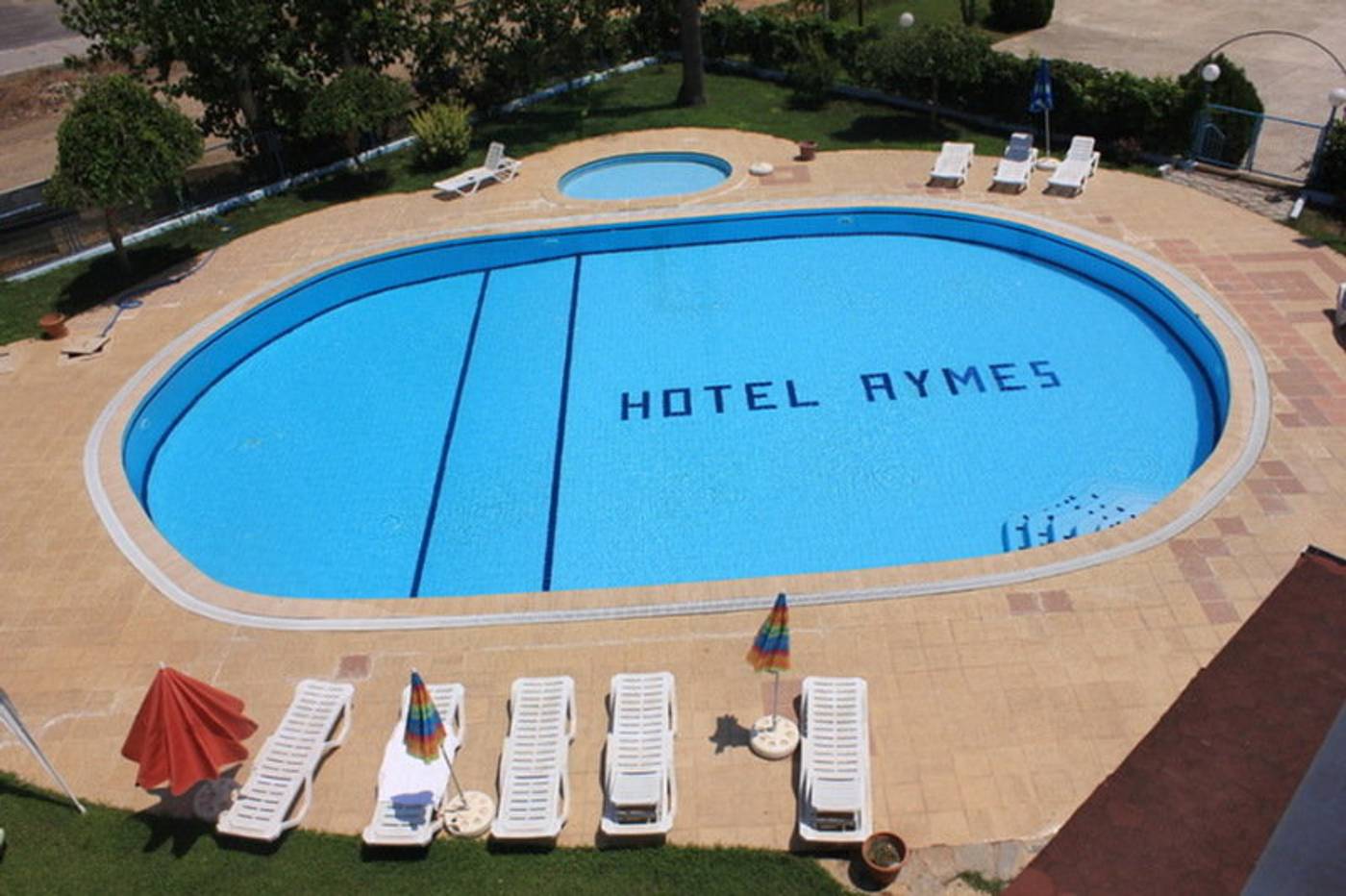 Aymes-Hotel-Pool-3