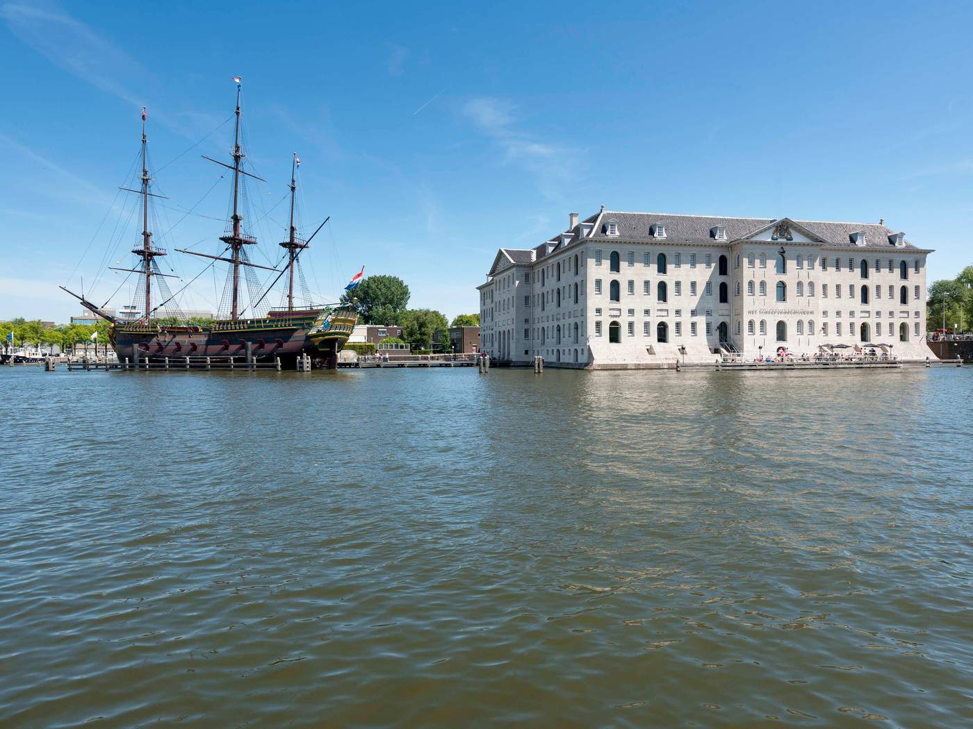 Movenpick-Amsterdam-City-Sports-and-Entertainment-1