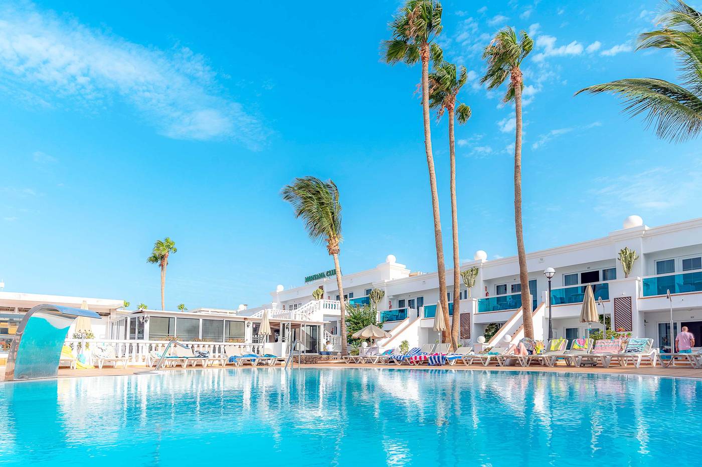 Suite-Hotel-Montana-Club-Pool-10