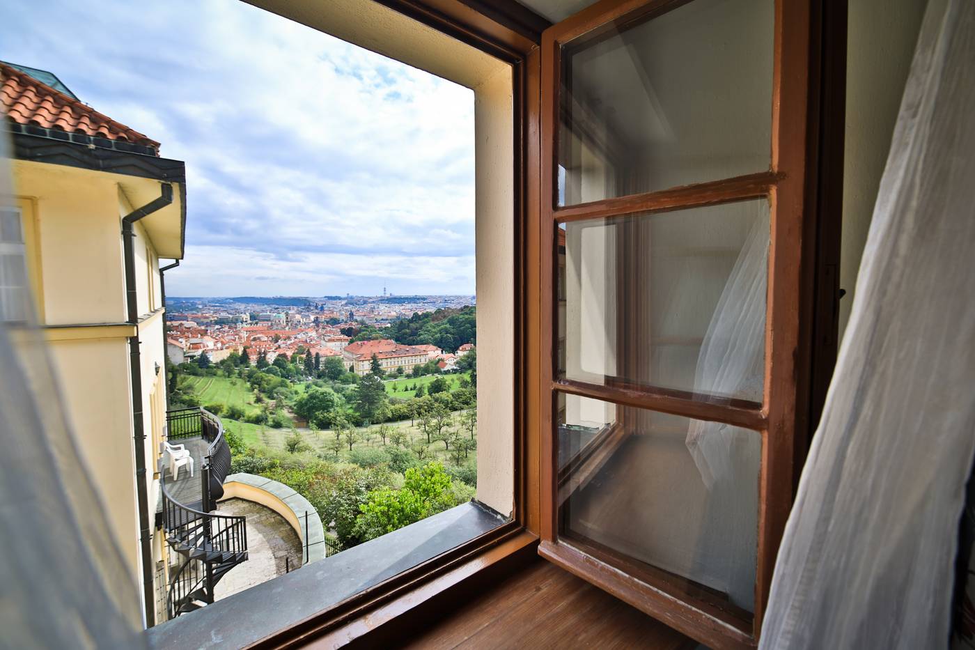 Questenberg-General-view-3